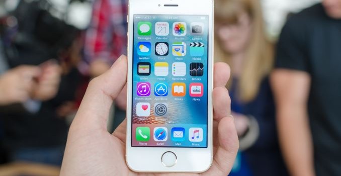 Hands On With the Apple iPhone SE